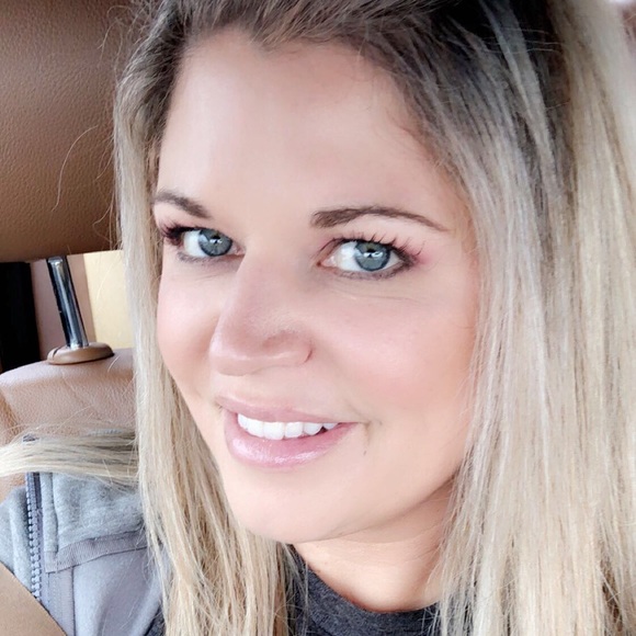 Meet your Posher, Christina - Picture 3 of 3